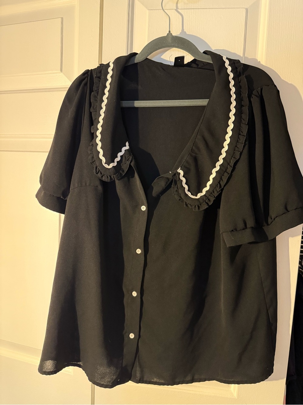 SHEIN Black Button-Up Top with White Trimmed Ruffle Collar 2xl